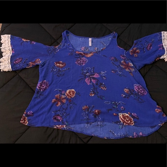 Floral Blouse - Picture 3 of 4